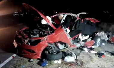 ACCIDENTE FATAL EN CÓRDOBA, CAMINO DE LAS ALTAS CUMBRES, CINCO PERSONAS MURIERON AL CHOCAR UN COLECTIVO Y UN AUTO