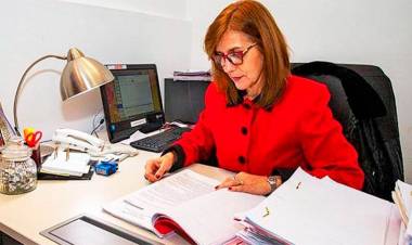 JUEZA  DE TUCUMÁN ARGUMENTA Y EXPLICA EL FALLO QUE DETERMINA QUE NIÑA TENGA UNA MAMÁ Y DOS PAPÁS