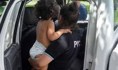 HALLARON EN SAN JUAN A UNA BEBA CAMINANDO SOLA POR LA CALLE, SU MADRE LA RECLAMÓ UN DÍA DESPUÉS