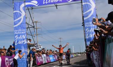 SERGIO FREDES GANÓ LA ETAPA INICIAL DE LA “VUELTA DEL PROVENIR” EN SAN LUIS, MAURICIO QUIROGA SUBIÓ AL PODIO Y FUE EL MEJOR LOCAL