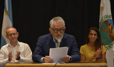 EL GOBERNADOR DE SAN LUIS OTORGÓ UN AUMENTO SALARIAL DEL 40% PARA LA ADMINISTRACIÓN PÚBLICA, RECATEGORIZACIONES Y MÁS BENEFICIOS PARA LOS PLANES SOCIALES