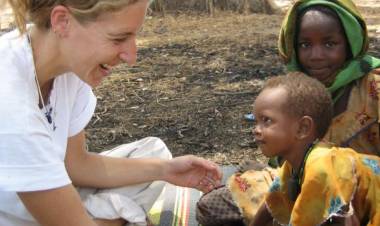 CAROLINA NANCLARES DE MÉDICOS SIN FRONTERA: “MI SENTIMIENTO DE AYUDA HUMANITARIA ES PODER DAR AQUELLO QUE YO TENGO”
