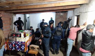 SAN LUIS: DETIENEN A UN INTENDENTE POR VIOLAR EL AISLAMIENTO AL SER SORPRENDIDO EN UN ASADO JUNTO A OTRAS OCHO PERSONAS