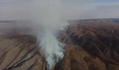 CONTINÚA ACTIVO EL INCENDIO EN LA ZONA NORTE DE LA PROVINCIA DE SAN LUIS