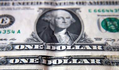 POR EL CEPO MÁS DURO EL DÓLAR BLUE TOCÓ OTRO RÉCORD A $145 Y EL DÓLAR AHORRO SUPERÓ LOS $131