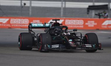 LEWIS HAMILTON SUMÓ UNA NUEVA POLE EN LA FÓRMULA 1