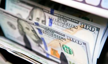 TRAS LOS ANUNCIOS OFICIALES EL DÓLAR BLUE MARCÓ UN NUEVO RÉCORD DE $150 Y EL AHORRO SUPERÓ LOS $136