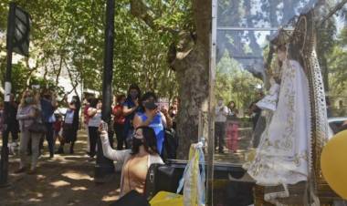 SANTA FE: EN SU DÍA, ROSARIO CELEBRÓ CON UNA CARAVANA RELIGIOSA Y UN ACTO OFICIAL SIN PÚBLICO