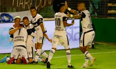 GIMNASIA GOLEÓ 3-0 A PATRONATO EN LA PLATA, UN REGALO PARA MARADONA EN SU CUMPLEAÑOS