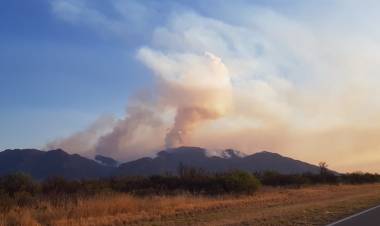 LUCHA CONTRA EL FUEGO EN SAN LUIS: COMBATEN EL INCENDIO EN SAN MARTÍN, PERO SE COMPLICÓ EN DIRECCIÓN A SAN FRANCISCO