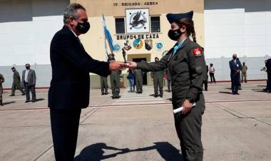 MENDOZA: EGRESÓ LA PRIMERA MUJER PILOTO DE COMBATE DE ARGENTINA