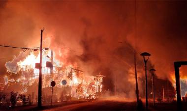 CAOS Y PEDIDO DE JUSTICIA EN CHILE: EDIFICIOS INCENDIADOS EN PROTESTA POR "CASO DE GATILLO FÁCIL"