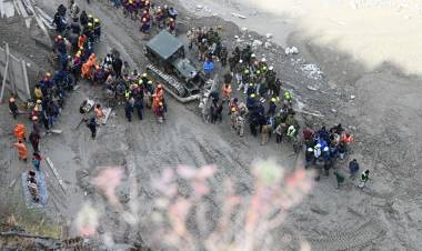 EN LA INDIA, RESCATISTAS CONTINÚAN LA BÚSQUEDA DE 34 PERSONAS ATRAPADAS EN UN TÚNEL