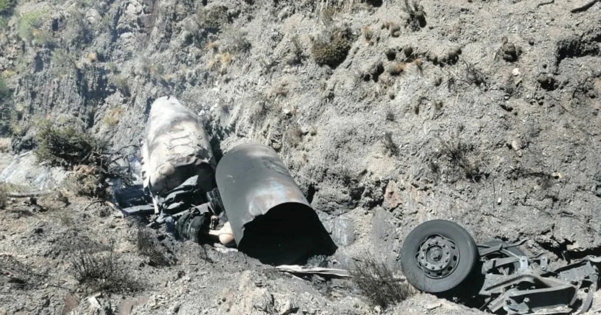 DOS ARGENTINOS MURIERON AL DESBARRANCAR Y EXPLOTAR  UN CAMIÓN QUE TRANSPORTABA OXÍGENO A BOLIVIA PARA PACIENTES CON CORONAVIRUS