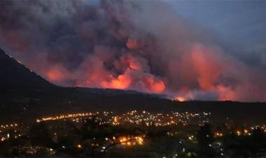 HAY PREOCUPACIÓN POR INCENDIOS FORESTALES EN RÍO NEGRO Y CHUBUT, LAS LLAMAS LLEGARON A LA ZONA URBANA