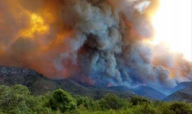 INCENDIOS FORESTALES: CONTINÚAN FOCOS ACTIVOS EN RÍO NEGRO Y CHUBUT