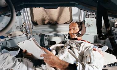 FALLECIÓ MICHAEL COLLINS, EL ÚNICO ASTRONAUTA DEL APOLO 11 QUE NO PISÓ LA LUNA