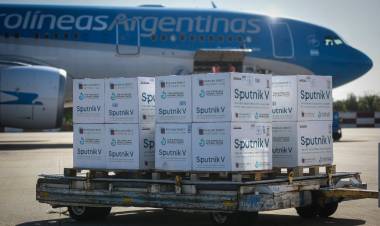 VACUNAS: UN AVIÓN DE AEROLÍNEAS ARGENTINAS YA VA RUMBO A RUSIA Y ESTA TARDE LLEGA OTRO DE CHINA CON MÁS DOSIS 
