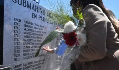 EN MAR DEL PLATA INAUGURARON UN MEMORIAL EN HONOR A LOS TRIPULANTES DEL ARA SAN JUAN