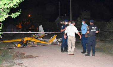 CÓRDOBA: TRES HERIDOS AL ESTRELLARSE UNA AVIONETA QUE HACÍA ACROBACIAS