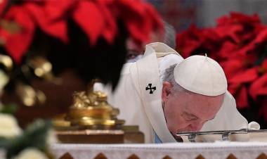 VATICANO: EN SU PRIMERA MISA DEL AÑO, EL PAPA CONVOCÓ A "PROTEGER A LAS MUJERES"