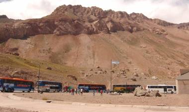 TRAS CASI DOS AÑOS DE CIERRE ABRIERON EL PASO INTERNACIONAL DEL COMPLEJO LOS LIBERTADORES QUE UNE A CHILE CON MENDOZA