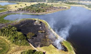 INCENDIO EN CORRIENTES: YA SE QUEMARON MÁS DE 300 MIL HECTÁREAS, SUMAN BRIGADISTAS DE OTRAS PROVINCIAS AL COMBATE CONTRA EL FUEGO