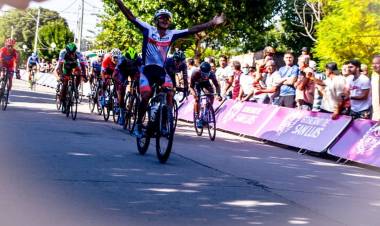 EN SU VILLA MERCEDES Y ANTE SU GENTE, MAURICIO “LA BESTIA” QUIROGA SE QUEDÓ CON LA PRIMERA ETAPA DE LA II VUELTA DEL PORVENIR