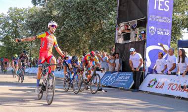 CICLISMO: NICOLÁS TIVANI GANÓ LA SEGUNDA ETAPA DE LA “II VUELTA DEL PORVENIR” EN LA TOMA, MAURICIO QUIROGA SIGUE LIDERANDO LA GENERAL
