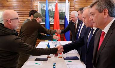 SEGUNDA RONDA DE DIÁLOGO: UCRANIA Y RUSIA ACUERDAN ALTO EL FUEGO TEMPORAL PARA CREAR CORREDOR HUMANITARIO