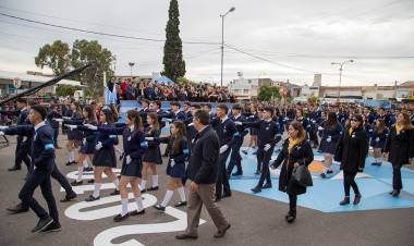 EL TRADICIONAL DESFILE DEL 25 DE MAYO PINTARÁ DE CELESTE Y BLANCO LAS CALLES DE SAN LUIS