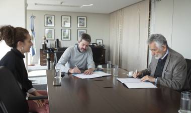 EL GOBERNADOR DE SAN LUIS FIRMÓ DOS NUEVOS CONVENIOS PARA POTENCIAR EL TURISMO