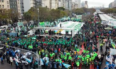 CUÁLES SON LOS RECLAMOS DE LA MARCHA DE LA CGT, LA CTA Y LA IZQUIERDA EN EL CENTRO PORTEÑO