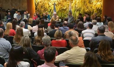 EL GOBERNADOR DE SAN LUIS ANUNCIÓ UN NUEVO AUMENTO SALARIAL: 18% PARA OCTUBRE Y 13% PARA DICIEMBRE