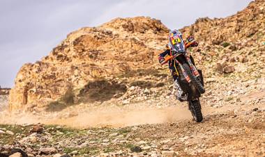 DAKAR 2023: TRAS DISPUTARSE LA ETAPA 2, KEVIN BENAVIDES SE MANTIENE ENTRE LOS CINCO MEJORES EN MOTOS