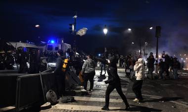 FRANCIA PARALIZADA Y SACUDIDA POR LA REFORMA JUBILATORIA DE MACRON