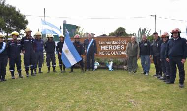 PARTIDO DE MAR CHIQUITA: "RENDIMOS HONOR Y GRATITUD A QUIENES LUCHARON POR LAS MALVINAS" 