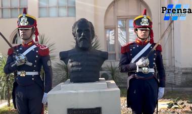 HOMENAJE DEL REGIMIENTO DE GRANADEROS A CABALLO AL GENERAL MARTÍN MIGUEL DE GÜEMES