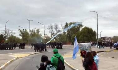 EN MEDIO DE PROTESTAS Y MÁS REPRESIÓN, JURARON LA REFORMA DE LA CARTA MAGNA EN JUJUY