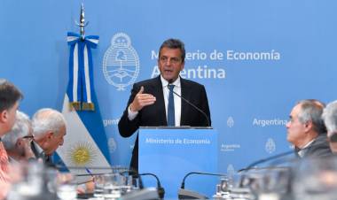 LA ARGENTINA ALCANZÓ UN ACUERDO TÉCNICO CON EL FONDO Y RECIBIRÁ US$ 7.500 MILLONES 