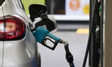 DESDE EL SÁBADO HABRÁ SUBAS DE NAFTA Y GASOIL: EL GOBIERNO OFICIALIZÓ EL AUMENTO DE IMPUESTOS