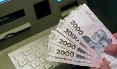 EN LA ERA DE JAVIER MILEI: LOS SALARIOS SUBIERON LEVEMENTE EN ABRIL, PERO ACUMULAN UNA CAÍDA REAL DEL 14%