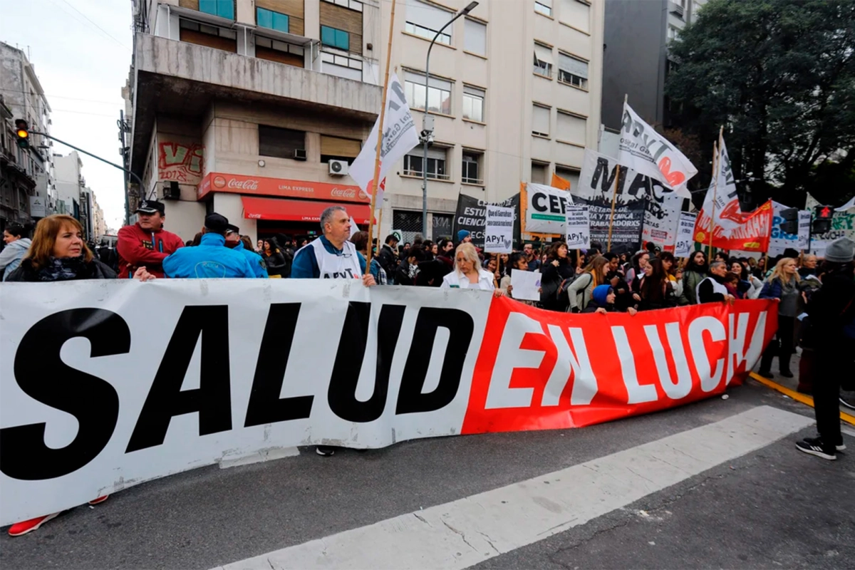 RESIDENTES DEL HOSPITAL GARRAHAN MANTIENEN EL PARO AL NO RECIBIR RESPUESTA DEL GOBIERNO