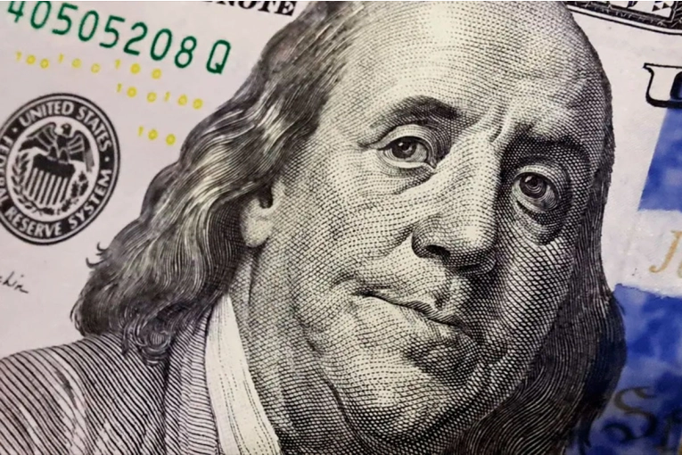 EL DÓLAR OFICIAL SALTÓ A $1450 Y CAVALLO ADVIRTIÓ SOBRE LA CRISIS POS ELECCIONES