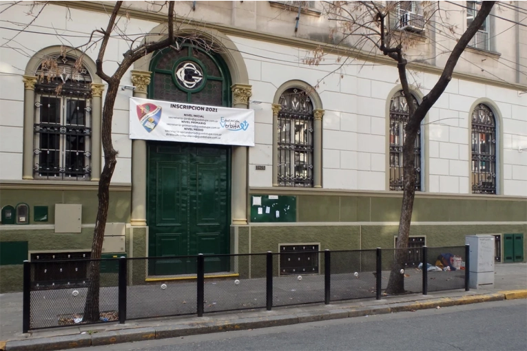 EXPLOSIÓN EN UNA ESCUELA DE PALERMO: CUATRO HERIDOS EN EXPERIMENTO QUÍMICO