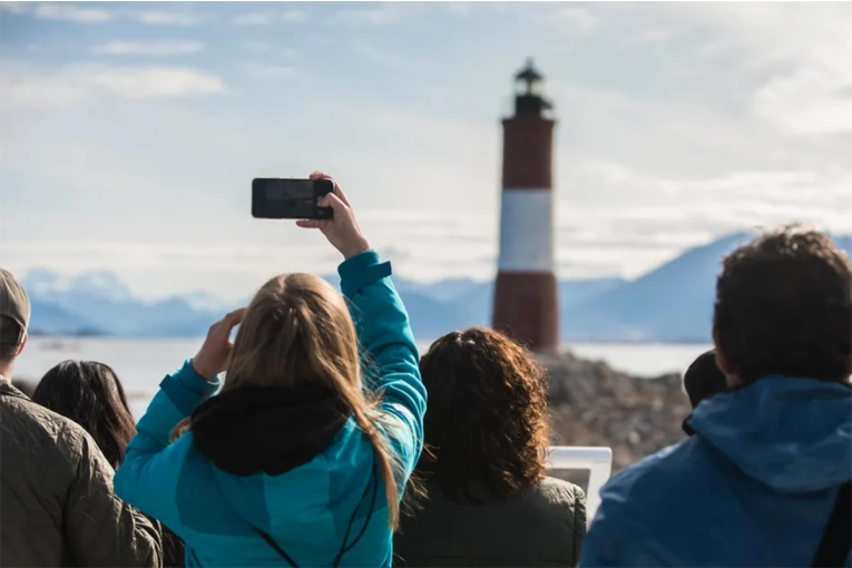 ARQUEÓLOGOS DEL CONICET IMPULSAN EL TURISMO CIENTÍFICO EN USHUAIA