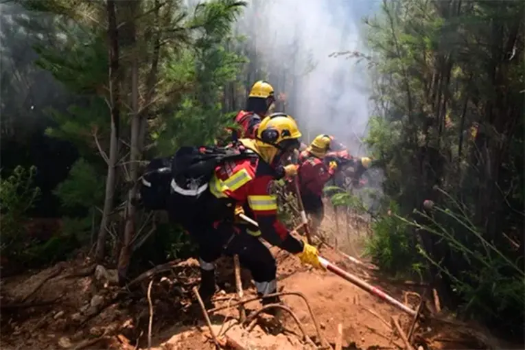 INCENDIOS EN CHUBUT: CORTAN LA RUTA 71 Y DENUNCIAN A FALSOS VOLUNTARIOS