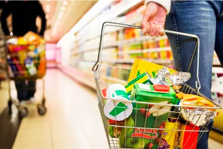 LA CANASTA BÁSICA SUBIÓ 3,9% Y UNA FAMILIA NECESITÓ $1.360.299 PARA NO SER POBRE