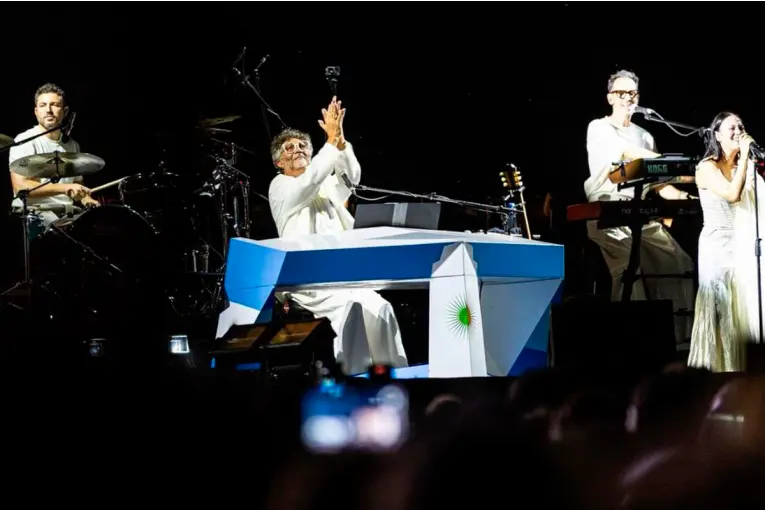 Fito Páez reunió a casi 300 mil personas en el Monumento a la Bandera
