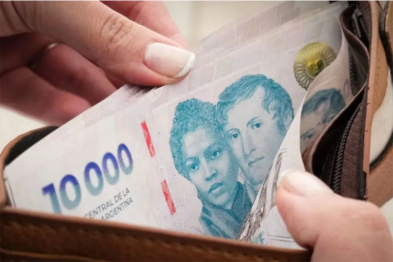 Canasta básica: una familia necesitó casi $1,5 millones para no ser pobre en mayo, según el INDEC